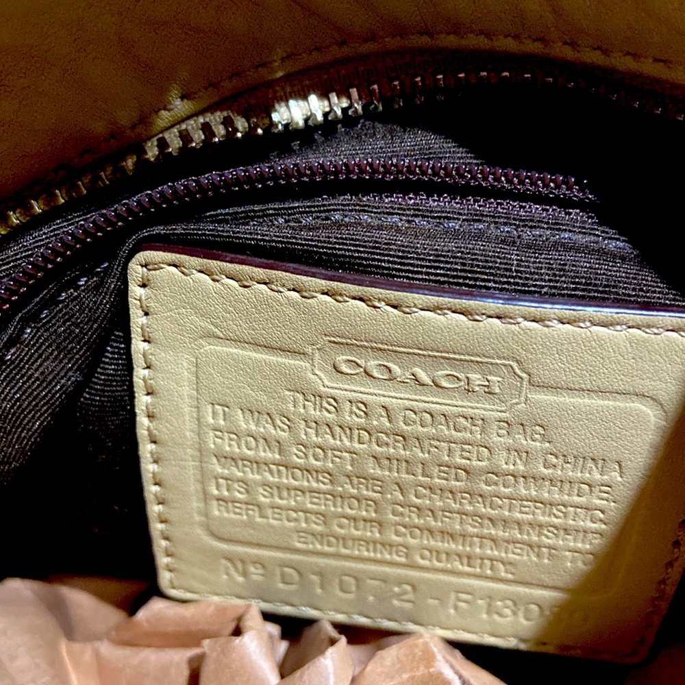 Coach pebbled leather shoulder bag EUC - Picture 2 of 11